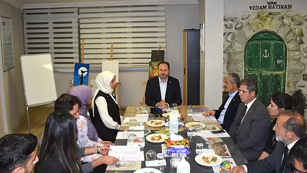 Yeşilay Genel Başkanı Dinç Van'ı Ziyaret Etti