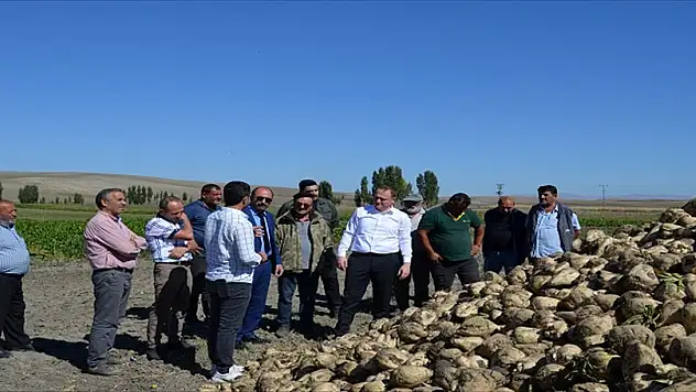 Bulanık Kaymakamı Koşansu, çiftçileri ziyaret etti