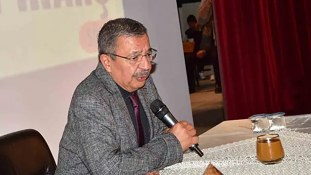 Bitlis'te araştırmacı yazar Hayati İnanç söyleşisine yoğun ilgi