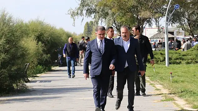 Van'da Kaybolan Rojin'i Arama Çalışmalarına Van Valisi'de Katıldı