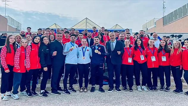 Milli Karateciler 5 Madalya İle Yurda Döndü