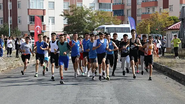 Ağrı'da Okul Sporları Kros İl Birinciliği Müsabakaları Tamamlandı