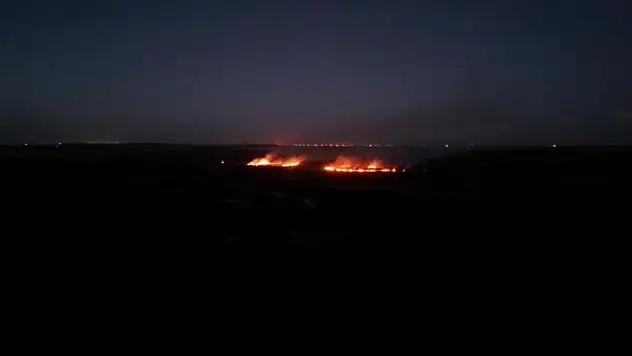 Diyarbakır'da Anız Yangını Hava Görüntüleriyle Kaydedildi