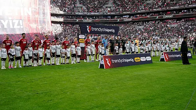 Beşiktaş Evinde İlk Yarıyı 2-0 Üstün Kapattı