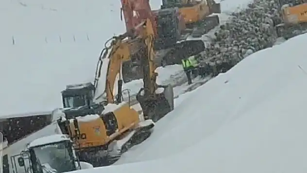 Başkale'de yollar kapandı