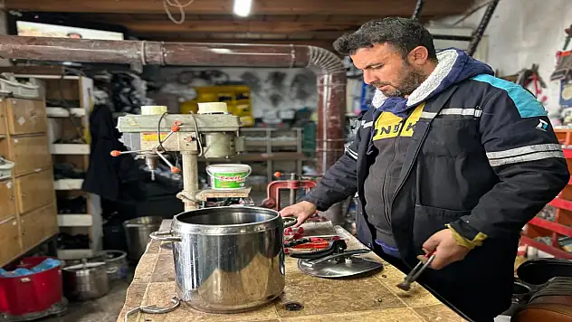 Ağrı'da Ev Aletleri Tamiratı ile mesleğini yaşatıyor