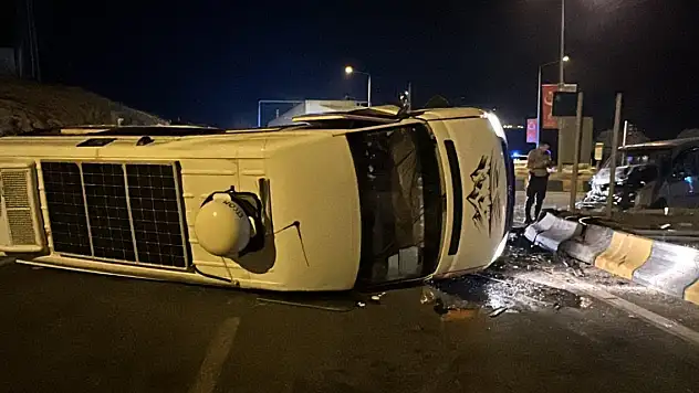 Van'da İki Araç Çarpıştı: 1 Ölü 7 Yaralı