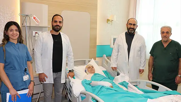 Ağrı'da tandıra düşen tavuklarını kurtarırken yanan kadın Erzurum'da şifa buldu