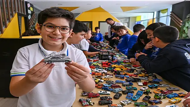Van'da Oyuncak Araba Tutkunu Çocuk Müzede Arabalarını Sergiliyor