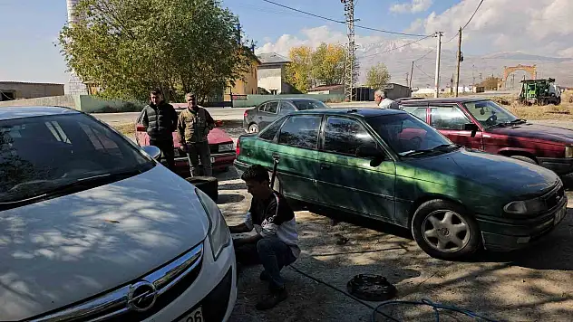 Bitlis'te lastikçiler doldu taştı