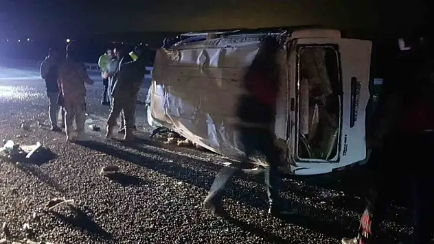 Van'da Bir Minibüs Takla Attı