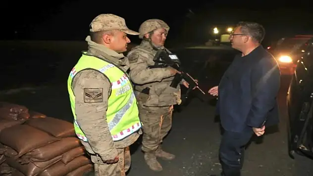 Kars Valisi, Jandarma Yol Kontrol Noktasını Ziyaret Etti