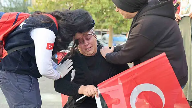 Diyarbakır'da kanser hastası anne de evlat nöbetinde