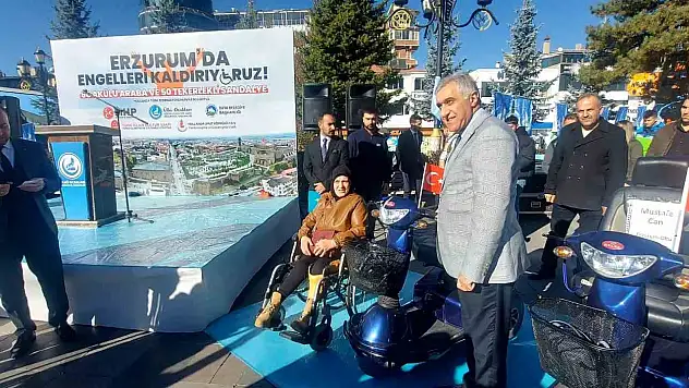 Erzurum'da engellilere akülü ve tekerlekli sandalyeler verildi