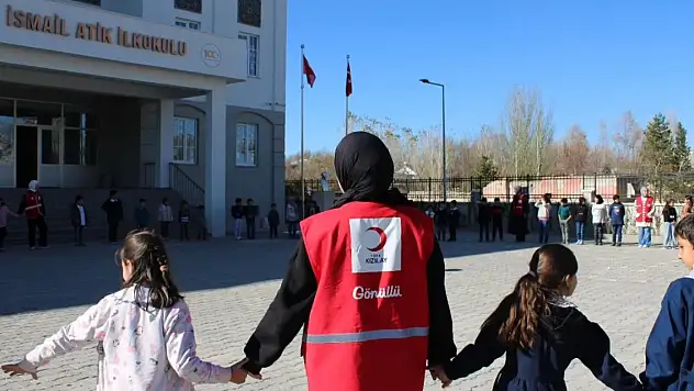 Kızılay Haftası'nda Ağrı'da Gönüllere Dokunan Etkinlikler