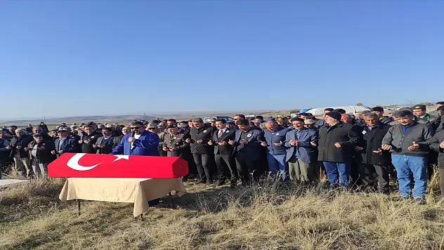 Kars'ta Kıbrıs gazisi son yolculuğuna uğurlandı