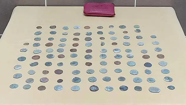 Erzurum'da Bizans dönemine ait sikkeler ele geçirildi