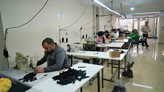 Muş'ta evinde başladığı işini büyüterek fabrikaya dönüştürdü