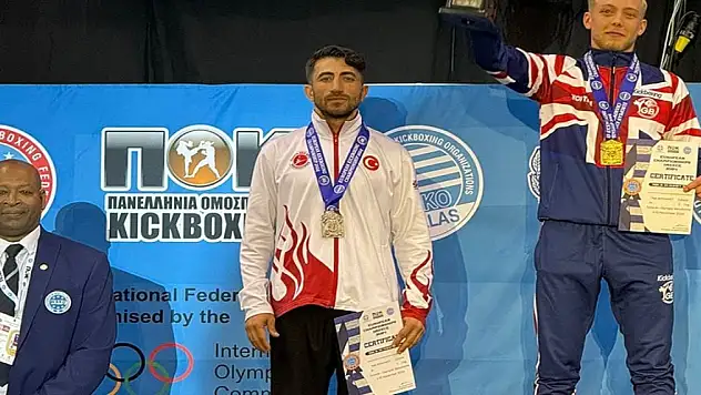 Erzurum'da Milli Sporcu Nurettin Diler Gümüş Madalya Sahibi Oldu