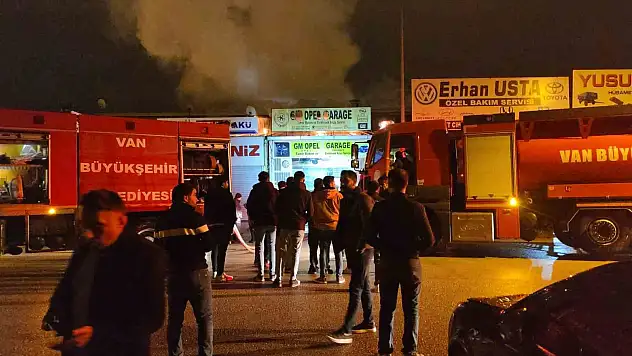 Van Oto Sanayi Sitesi'nde çıkan yangın korkuttu