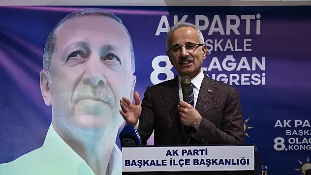 Bakan Uraloğlu, Van'da AK Parti 8. Olağan İlçe Kongresi'ne katıldı