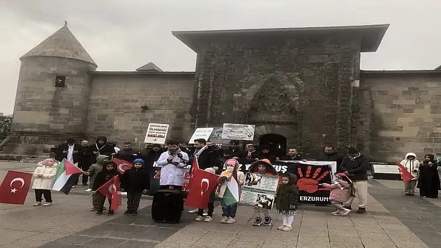Erzurum Sağlık Çalışanları Gazze İçin Sessiz Yürüyüşlerini Sürdürüyor