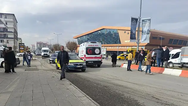 Ağrı'da emekli müdüre araç çarptı durumu ağır