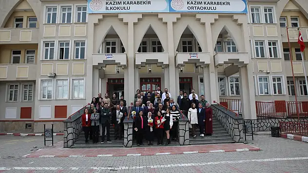 Van'da emekli öğretmenler unutulmadı