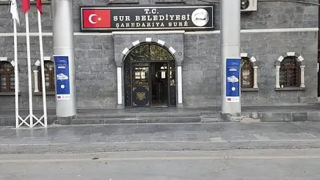 Diyarbakır'da o belediye tasarruf tedbirlerine aykırı olarak lüks araç kiraladı
