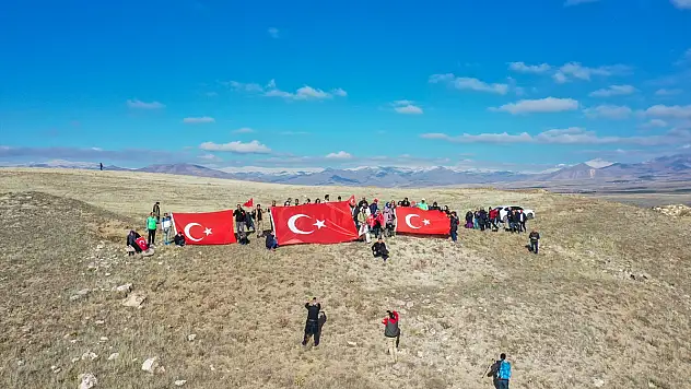 Van'da öğretmenler doğa yürüyüşü yaptı