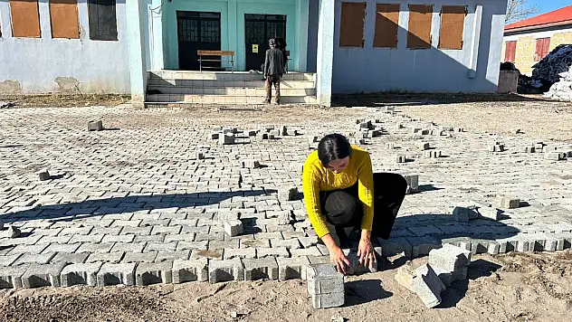 Kadın Muhtar ve Öğrencilerden örnek dayanışma