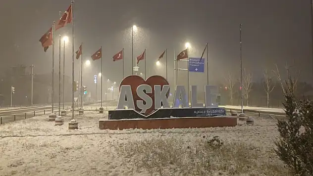 Erzurum Aşkale'de bir günde dört mevsim yaşandı