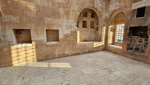 İshak Paşa Sarayı Kütüphanesi