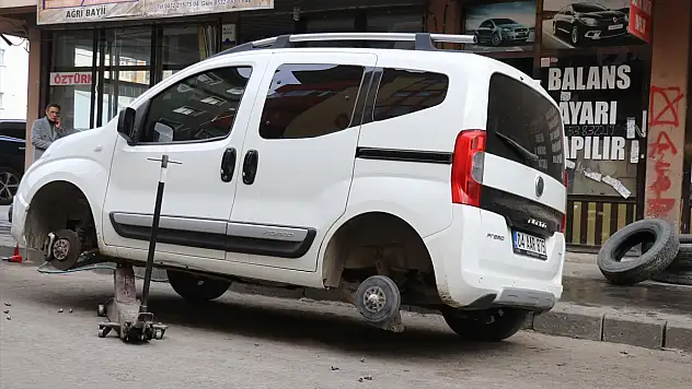 Ağrı'da lastikçilerde yoğunluk yaşanıyor