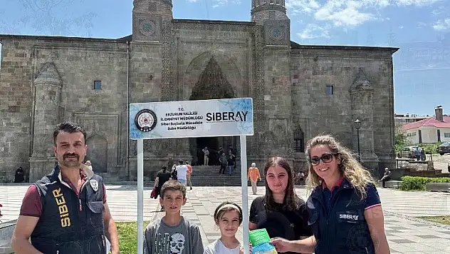 Erzurum'da polis vatandaşları bilgilendiriyor