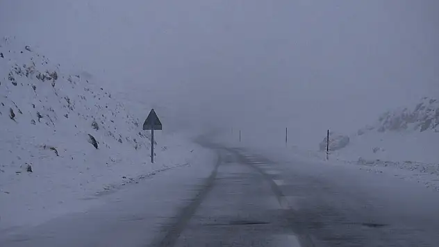 Bahçesaray'da kar nedeniyle eğitime ara verildi