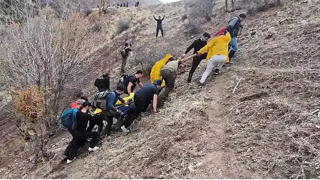 Van'da tırmanış sırasında ayağı kırılan doğasever kurtarıldı