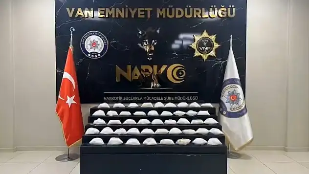 Van'da minibüste 24 kilo metamfetamin ele geçirildi