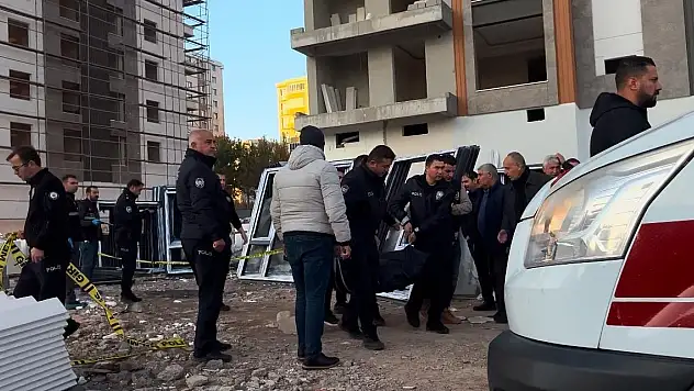 Diyarbakır'da 13'üncü kattan düşen işçi öldü