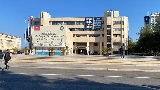 Diyarbakır Büyükşehir Belediyesi'nde işten çıkarmalar ve tartışmalı atamalar gündemde