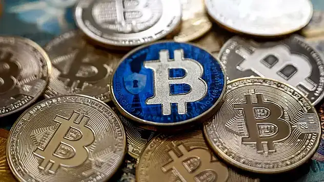 Bitcoin fiyatı 100 bin doları aşarak rekor kırdı