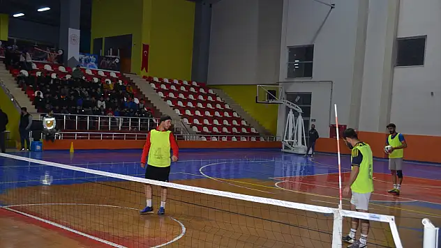 Bulanık'ta Kurumlar Arası Ayak Tenisi Turnuvası Başladı