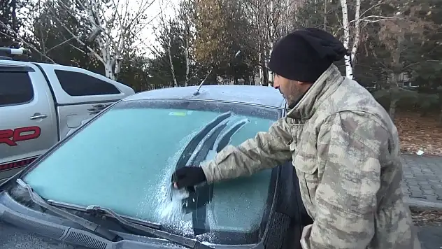 Kars'ta dondurucu soğuklar hayatı zorlaştırıyor