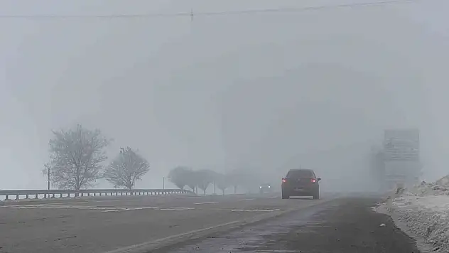 Bitlis'te yoğun sis ve buzlanma sürücülere zor anlar yaşatıyor