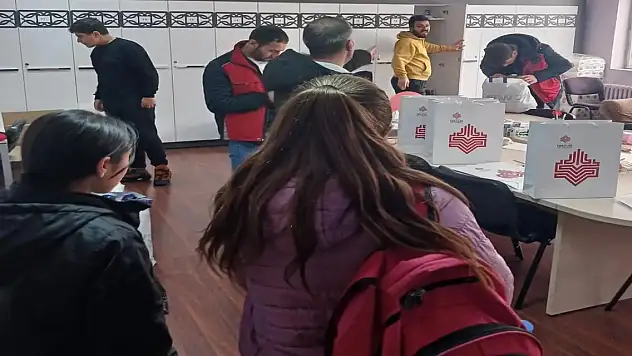 Erzurum Vakıflar Bölge Müdürlüğü'nden 450 Öğrenciye Kışlık Yardım