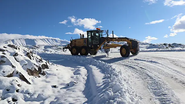 Iğdır'da kardan kapanan 12 köy yolu ulaşıma açıldı