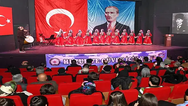 Van'da 'Mavi Gölün İnci Çocukları' Projesinin Kapanış Töreni Düzenlendi