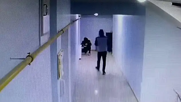 Kars'ta kar maskeli ayakkabı hırsızları