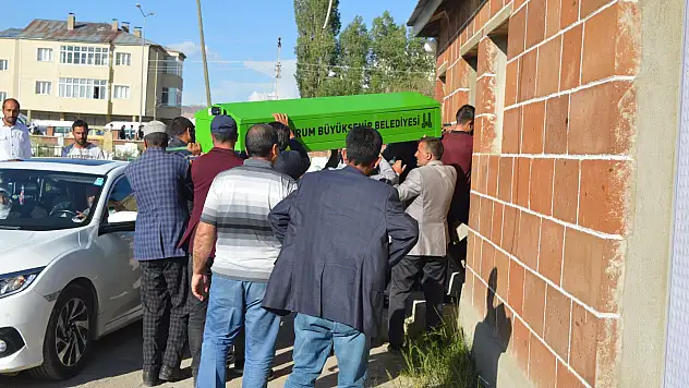 Hayatını Kaybeden Anne Ve İki Çocuğu Gözyaşları Arasında Toprağa Verildi