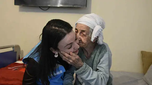 200 torunlu asırlık çınara yerinde sağlık hizmeti